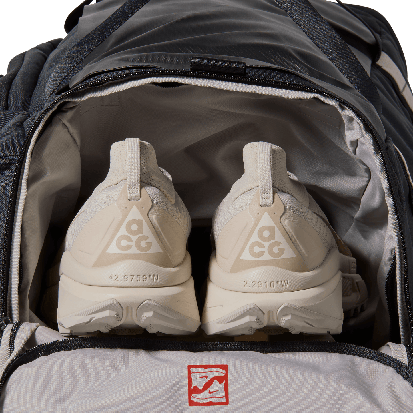 Nike ACG "Daymax" Duffel Bag 60L Black - College Grey