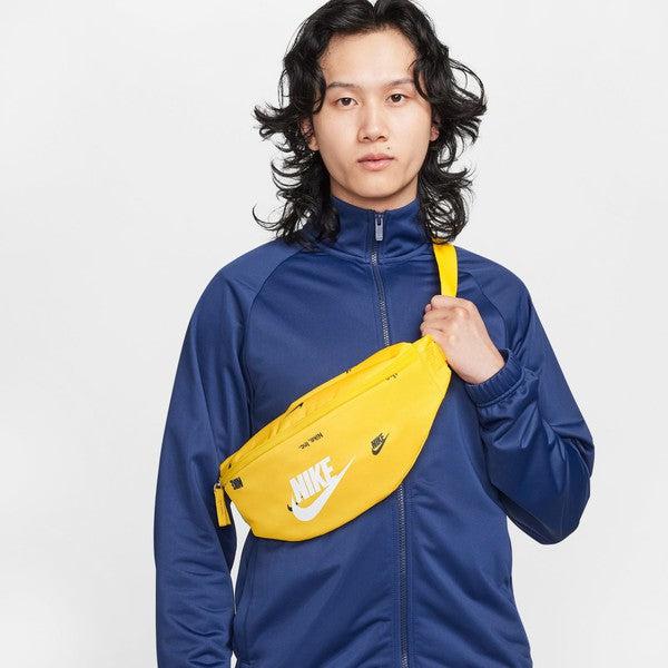 Nike heritage best sale hip bag