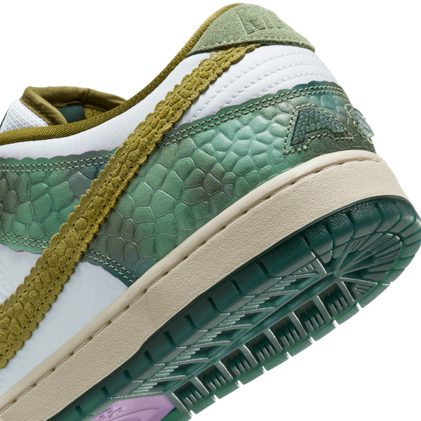 Nike SB Dunk Low Pro QS "Chameleon" Oil Green-Desert Moss - White-Black Sheep Skate Shop