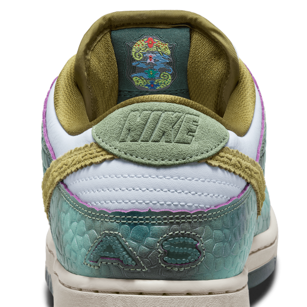 Nike SB Dunk Low Pro QS "Chameleon" Oil Green-Desert Moss - White-Black Sheep Skate Shop