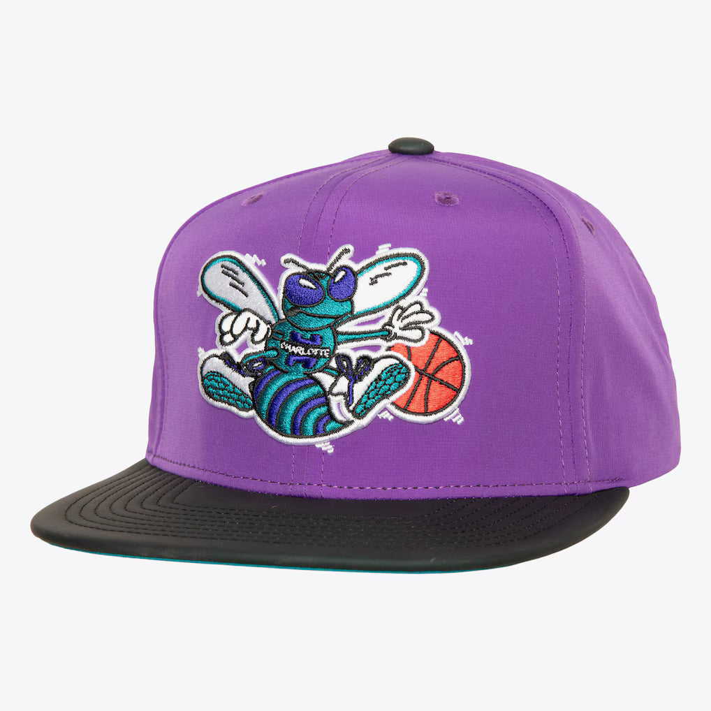 Mitchell & Ness Charlotte Hornets Heat Up HWC Snapback Hat Purple - Black