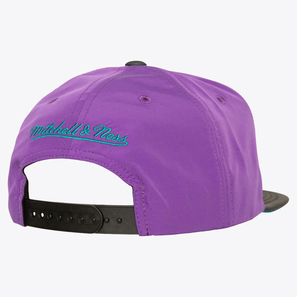 Mitchell & Ness Charlotte Hornets Heat Up HWC Snapback Hat Purple - Black
